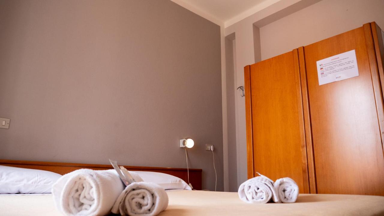 Tecla Hotel *