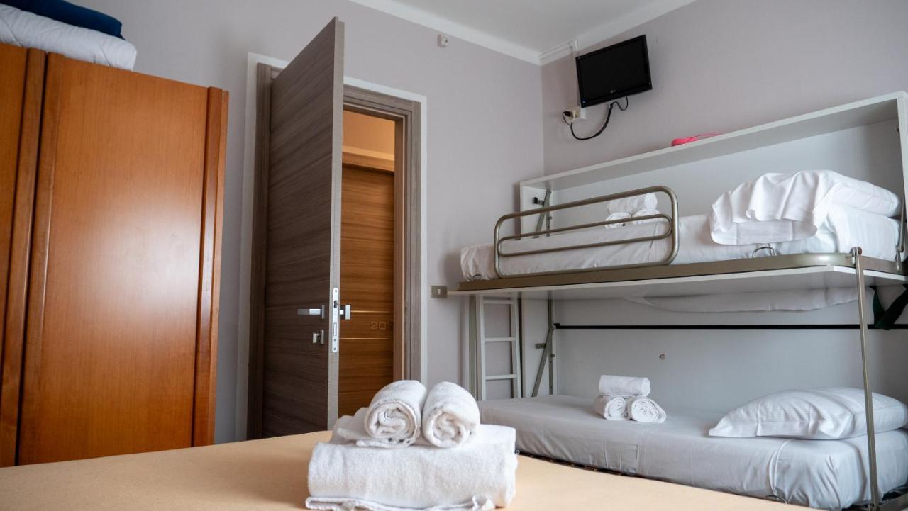 Tecla Hotel *